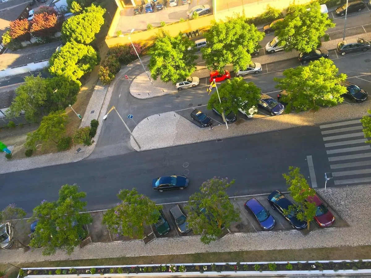 Lisbon Sky View 3Br Home + Near Airport + Free Parking Apartment