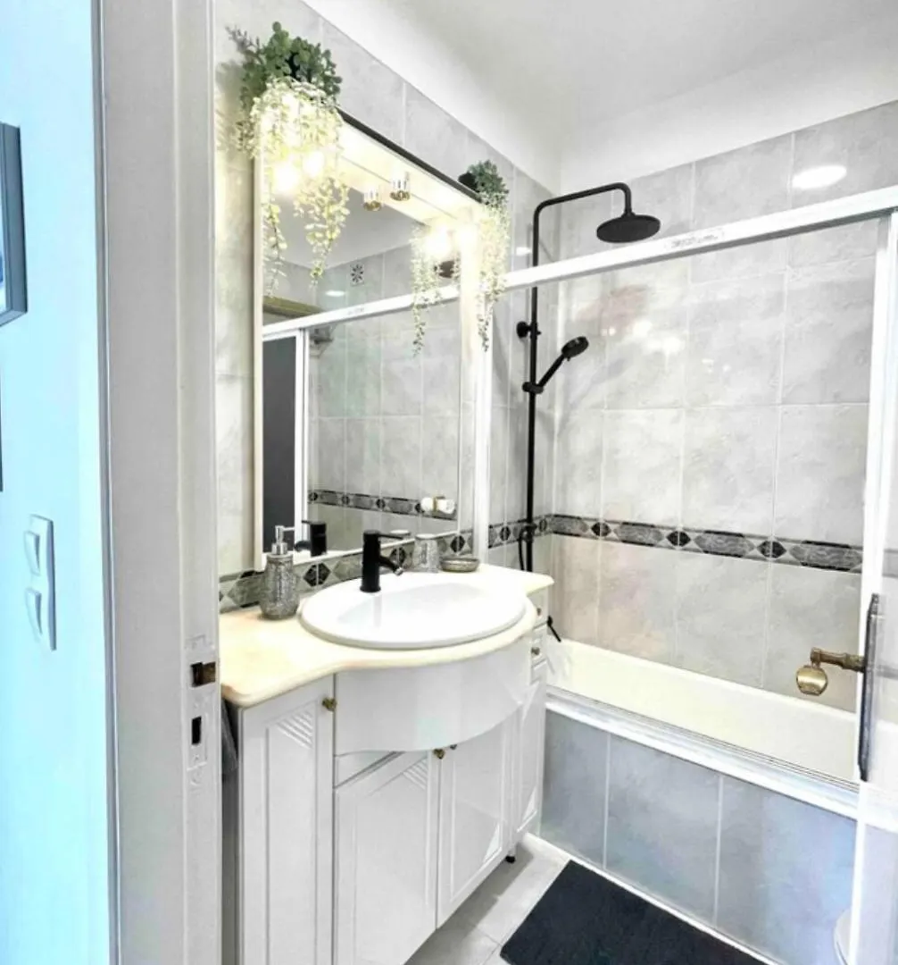 Lisbon Sky View 3Br Home + Near Airport + Free Parking