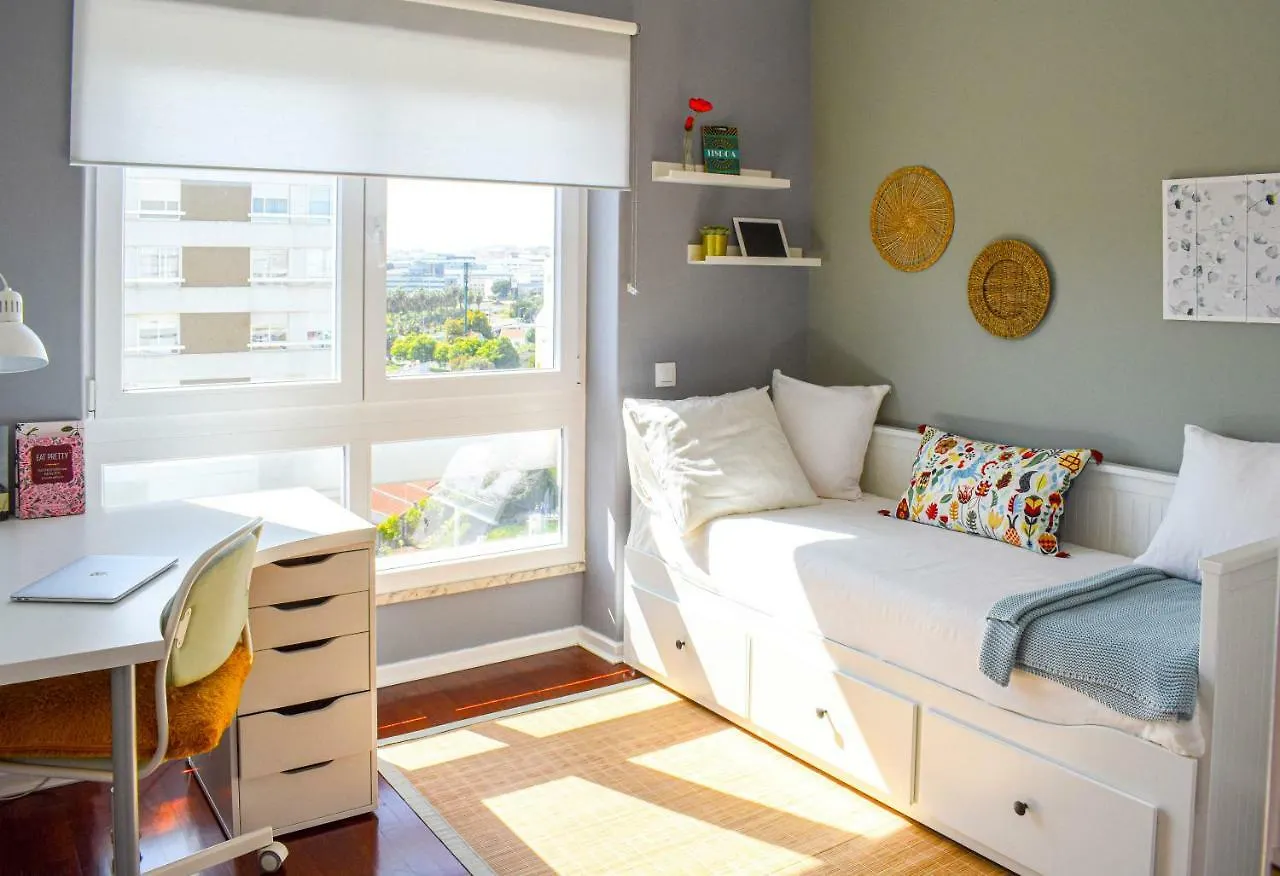 Lisbon Sky View 3Br Home + Near Airport + Free Parking 0*,  Portugal
